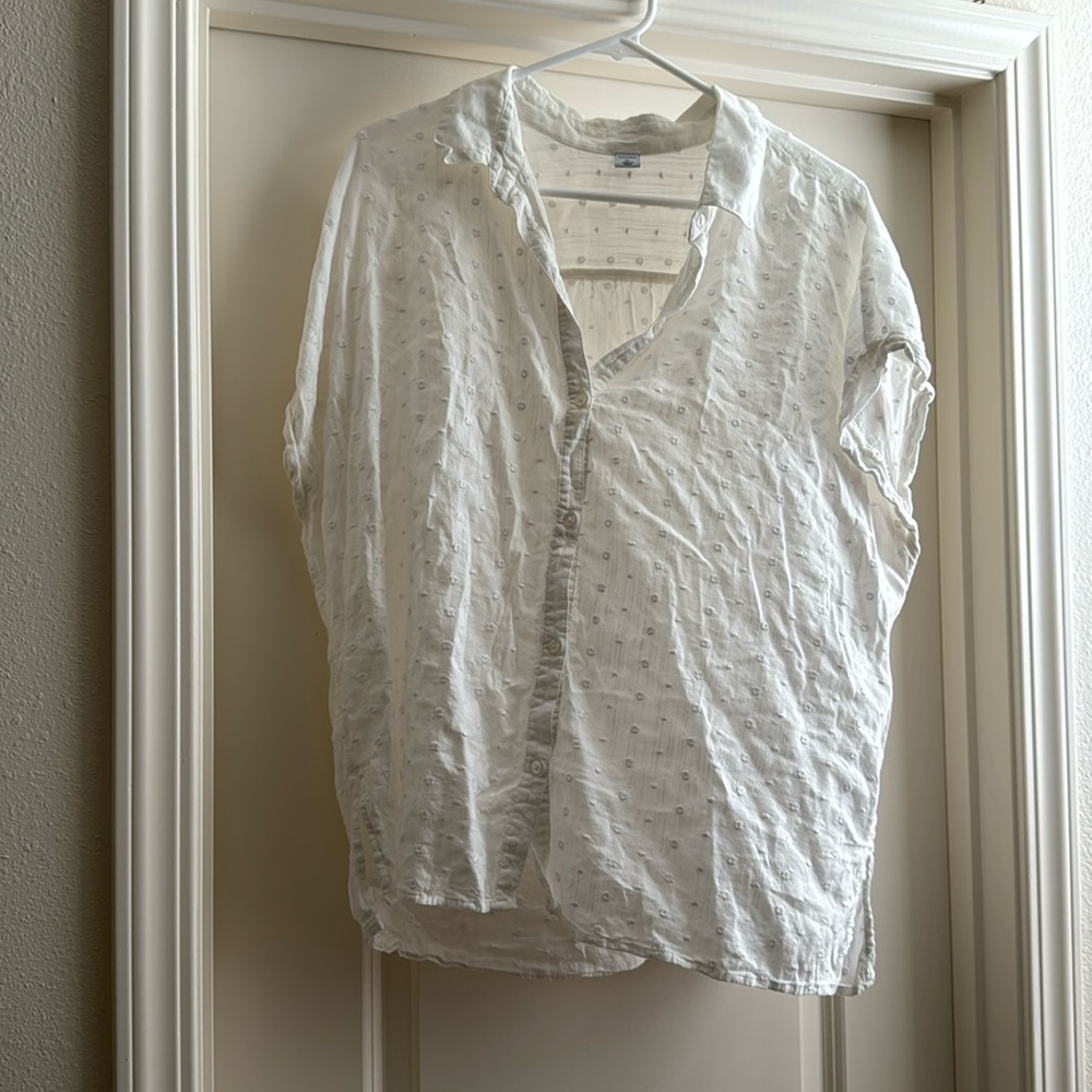 *LIKE NEW* Eyelet Button Down